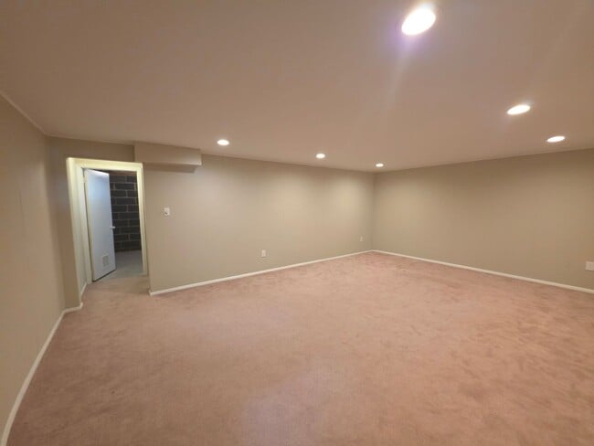 Building Photo - 918 Merritt Dr