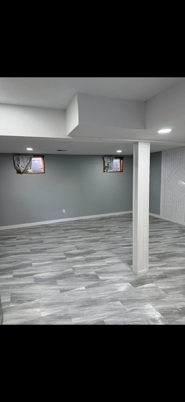 Building Photo - 11175 Dexter Dr