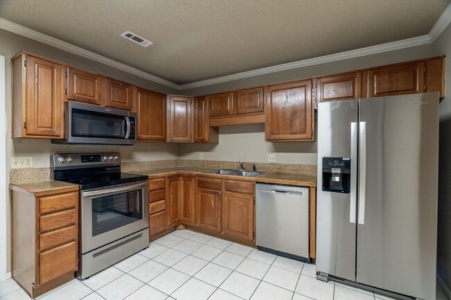 Building Photo - 572 Dockery Ln