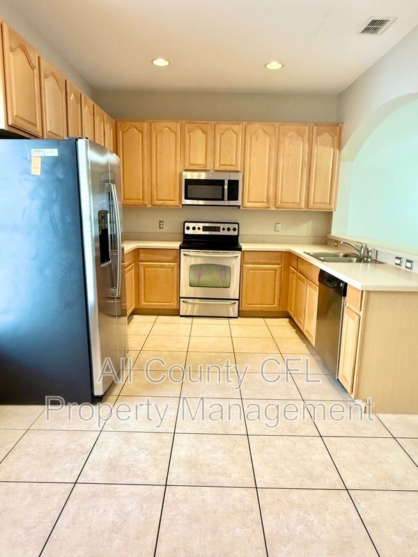 Building Photo - 16752 Cedar Crest Dr