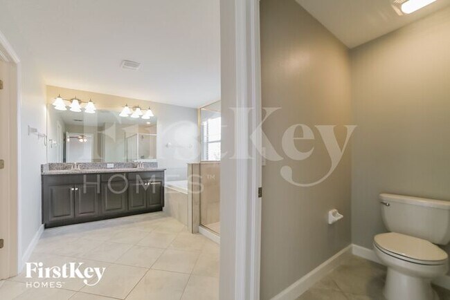 Building Photo - 9825 Ivory Dr