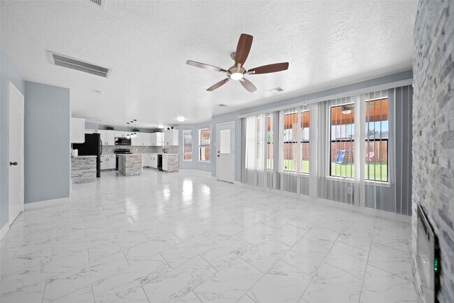 Building Photo - 16307 Split Willow Dr
