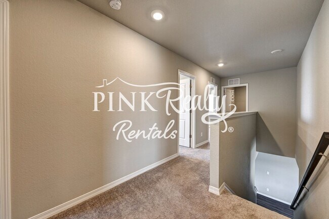 Building Photo - 6014 Yamhill Dr