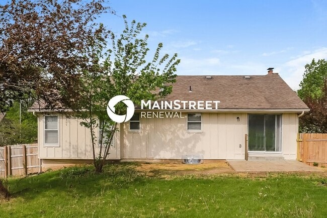Building Photo - 3 Bedroom Pet-Friendly Home in Pleasant Valley, MO with Main Street Renewal