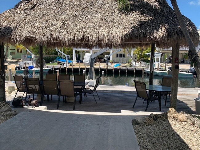 Building Photo - 112 Captains Ct