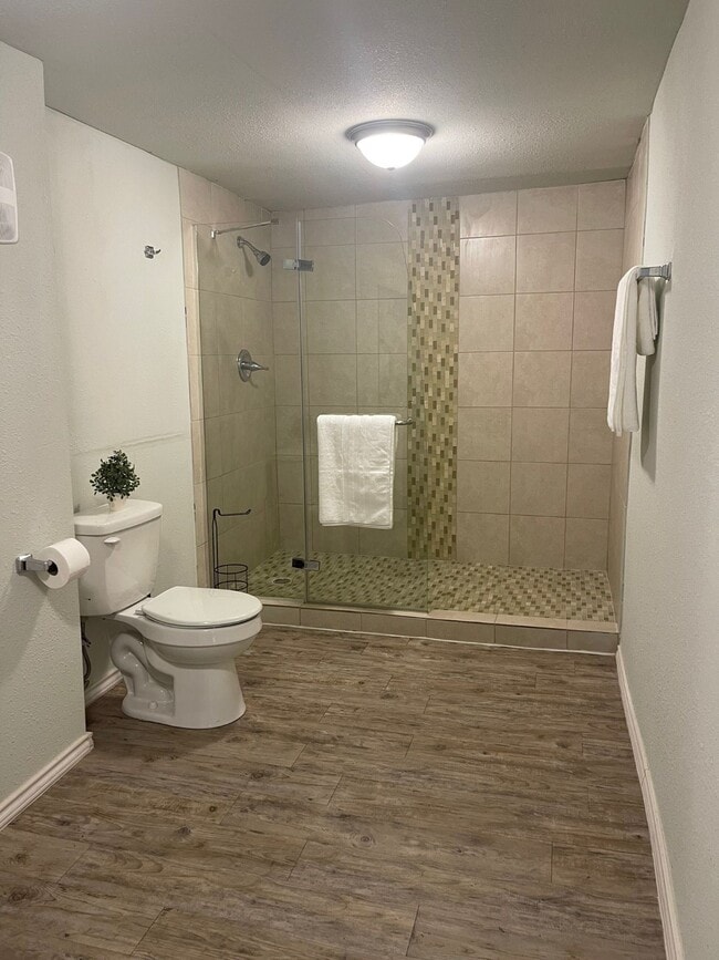 Building Photo - 2010 Caplin St