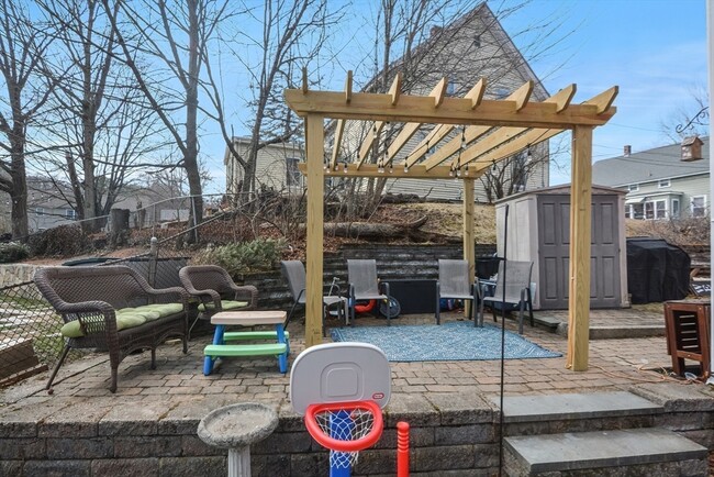 Building Photo - 21 Cemetery St