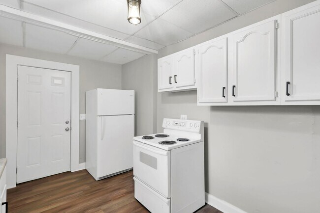 Building Photo - 1038-1040 Forest St