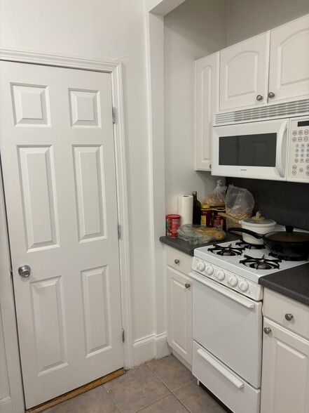 Building Photo - 128 Hemenway St