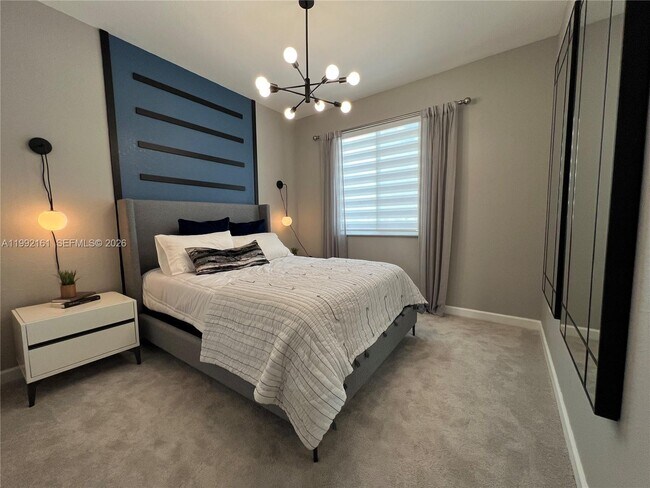 Building Photo - 680 SE 13th Ct