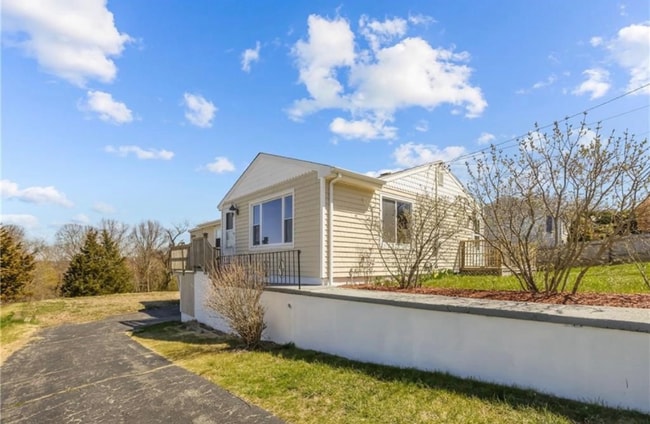 Building Photo - 152 Lepes Rd