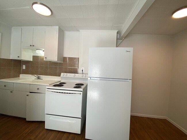 Building Photo - 30 N Primrose Dr