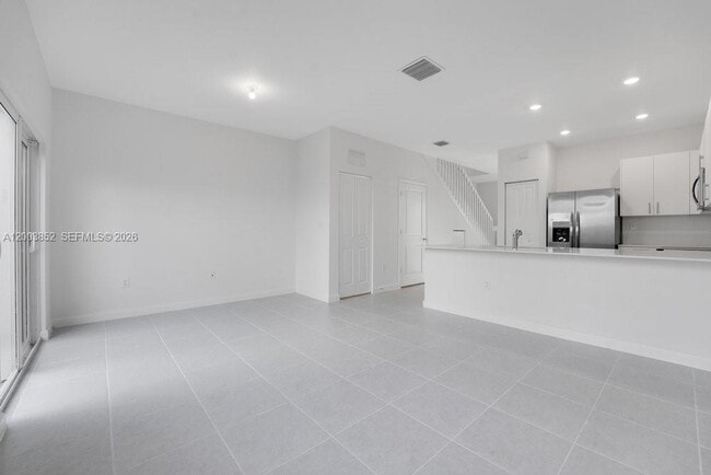 Building Photo - 2619 SE 28th Dr