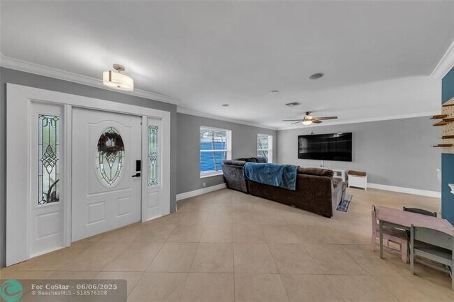 Building Photo - 1398 NW 14th Ct