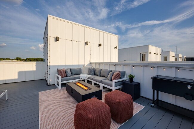 Building Photo - 1405 Napoleon St