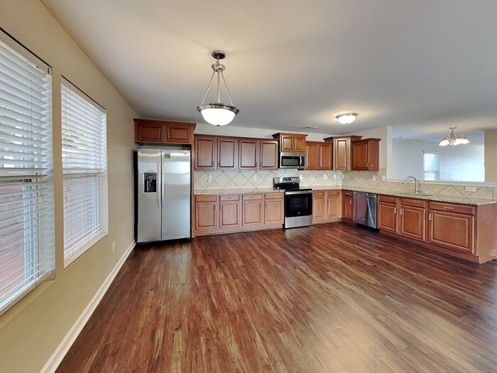 Building Photo - 142 W Cavendish Dr