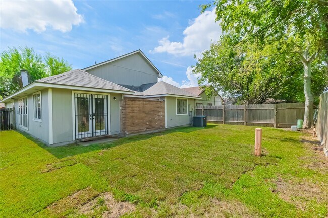 Building Photo - 15243 Peachmeadow Ln