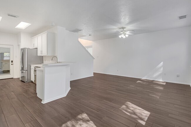 Building Photo - 209 Summerhaze Cir