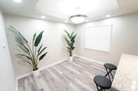 Building Photo - 912 Bentley St