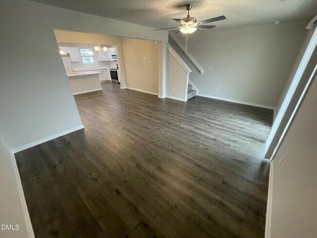 Building Photo - 1021 Peony Ln