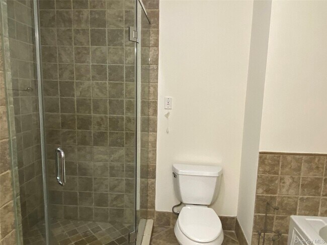 Building Photo - 16 Nicole Ct