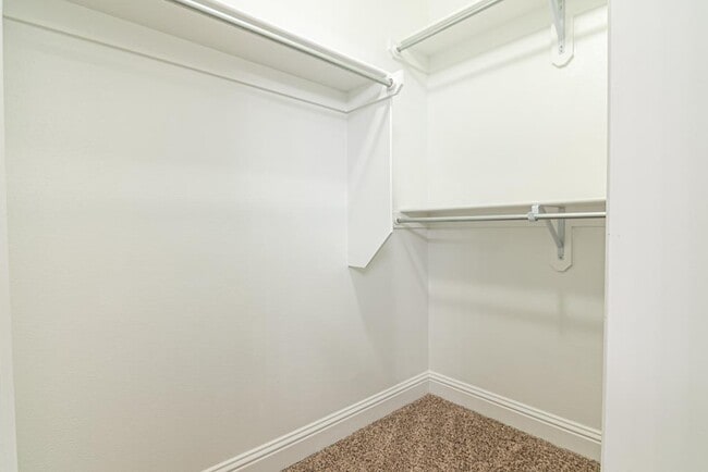 Building Photo - 705 E 96th St