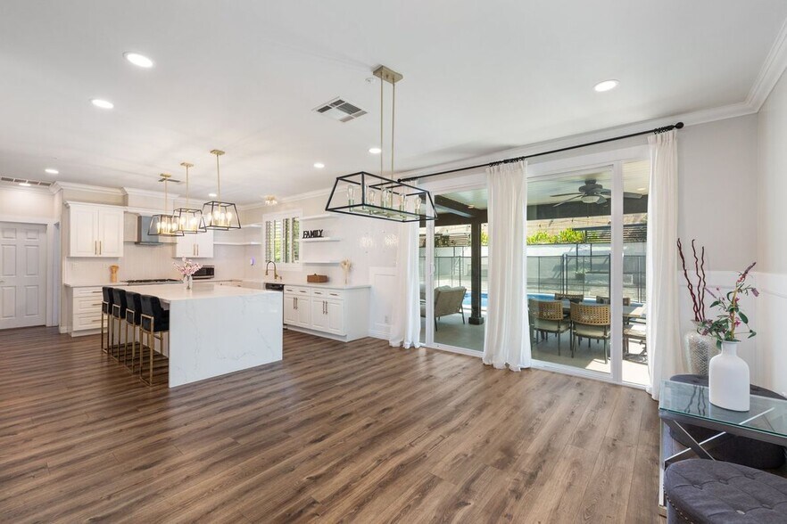 Building Photo - 15736 Home Ct