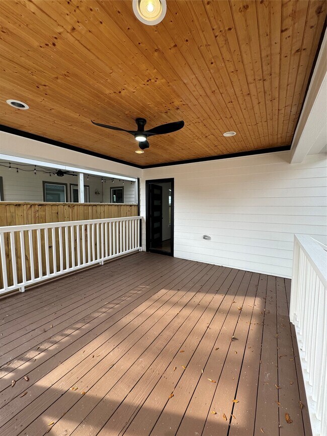 Building Photo - 923 Adele St