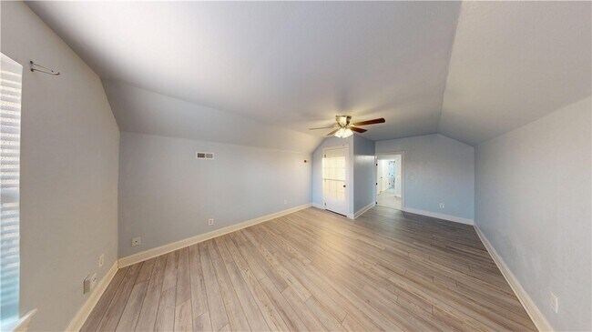 Building Photo - 2711 W Bishop Dr