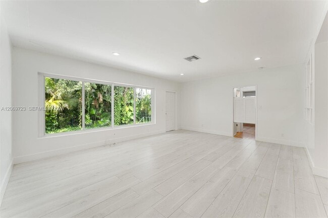 Building Photo - 4724 Orduna Dr