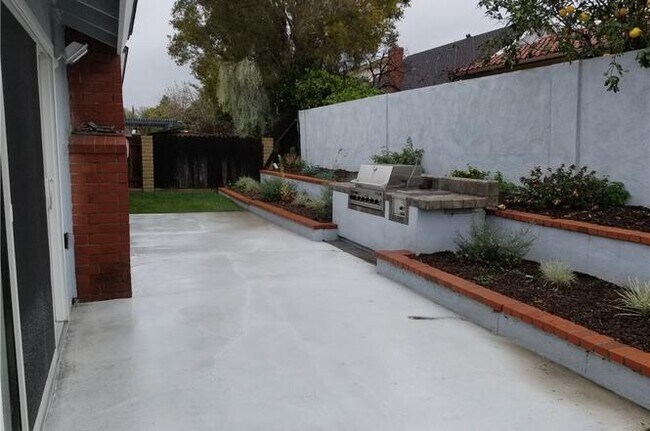 Building Photo - 14852 Rattan St