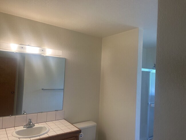Building Photo - 2149 Woodcrest Ct