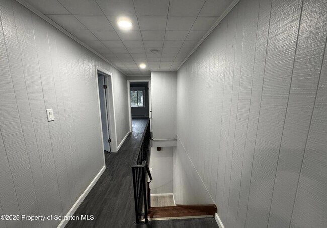 Building Photo - 342 N Main St