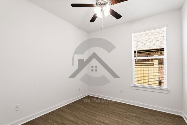 Building Photo - 623 Riley Ln