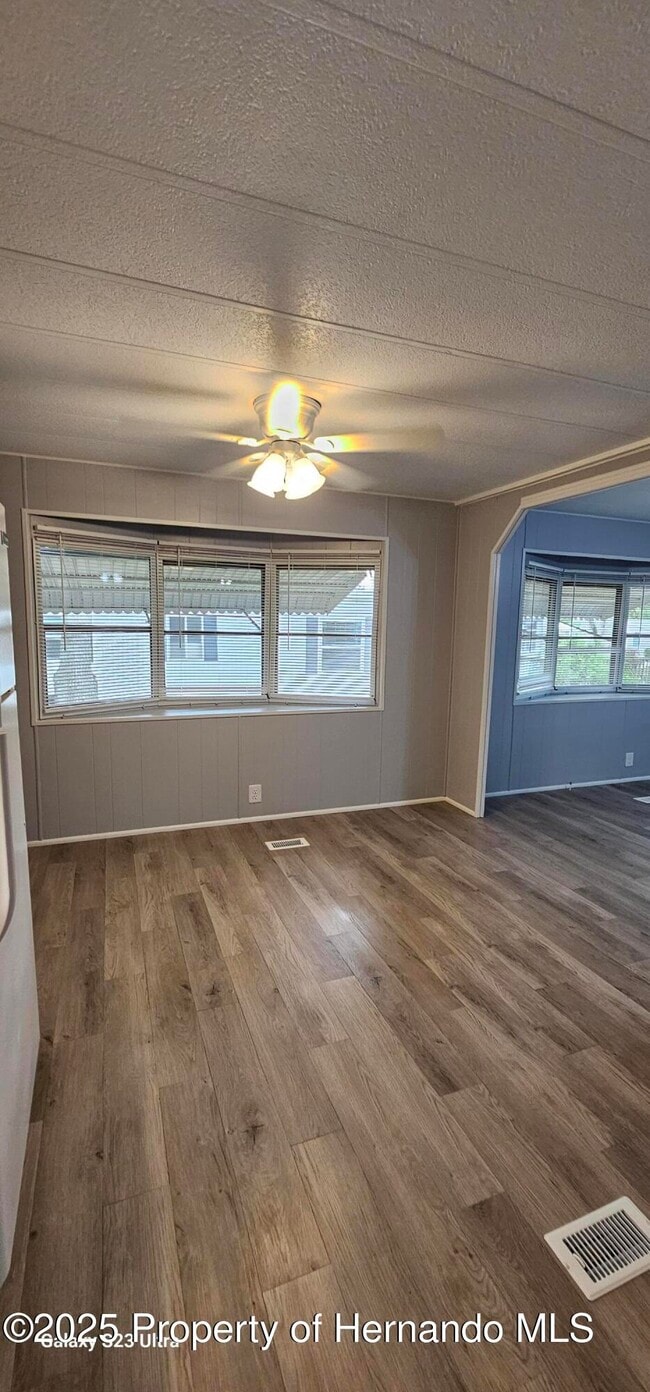 Building Photo - 15038 Brookridge Blvd