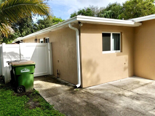 Building Photo - 13275 NE 4th Ave