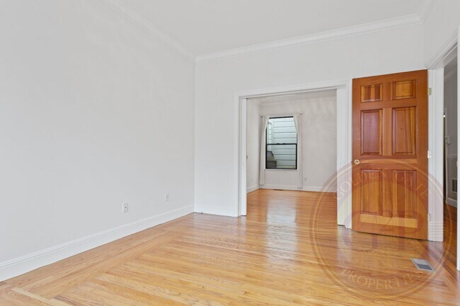 Building Photo - 1640-1642-1642 Leavenworth St