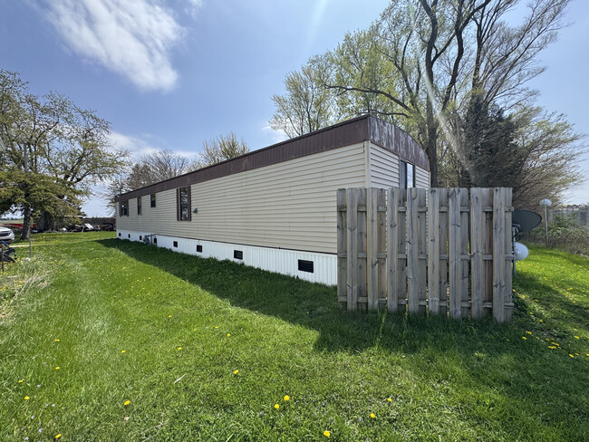Building Photo - 25402 LaGrange Rd