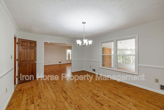 Building Photo - 1060 Windbrooke Ct