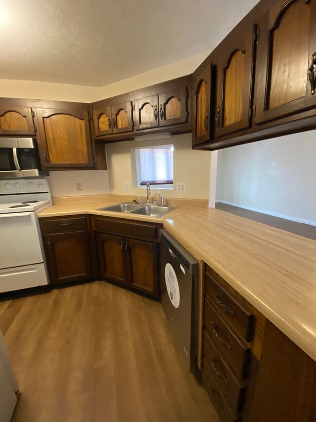 Building Photo - Cozy 3 Bedroom Home with a Bonus Room!