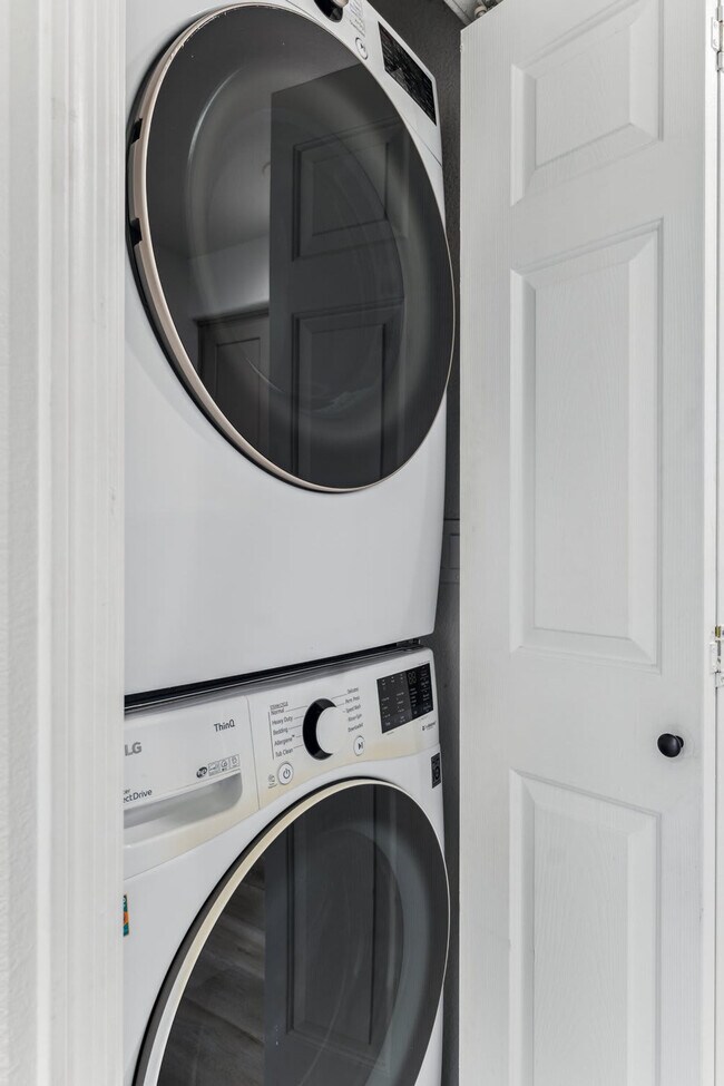 Building Photo - 6610 N 93rd Ave