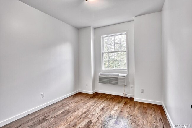 Building Photo - 962 US-9W