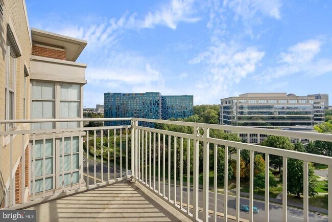 Building Photo - 11800 Sunset Hills Rd