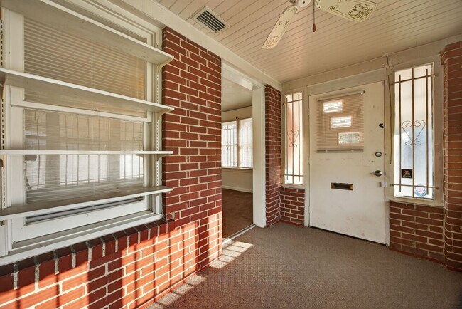 Building Photo - Spacious 3-Bedroom Corner Home with Garage & Private Courtyard