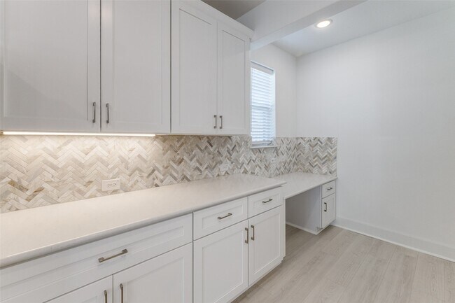 Building Photo - 830 Trace Hawk Ln