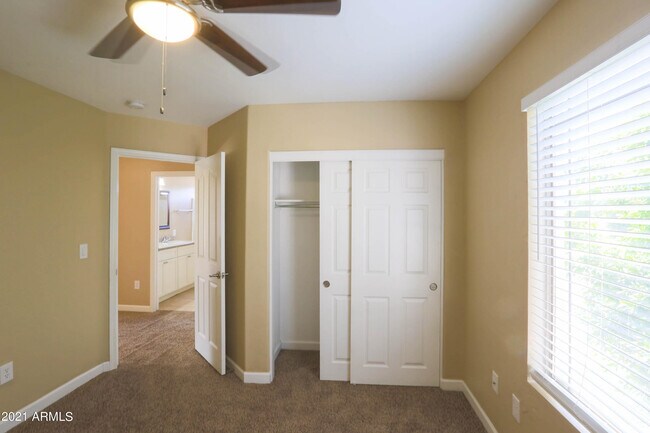 Building Photo - 7456 W Aurora Dr