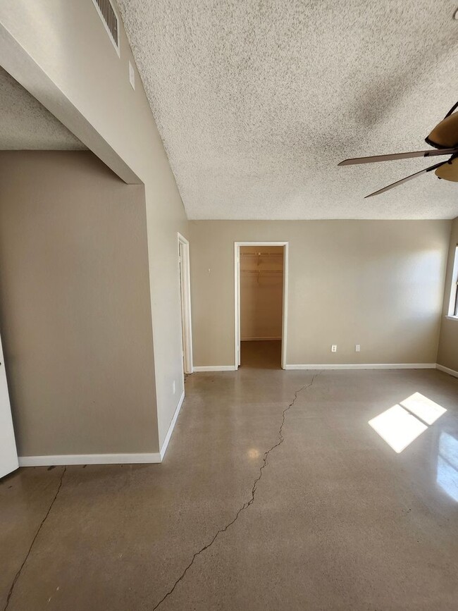 Building Photo - Charming Single-Story Home