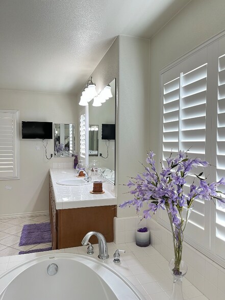 Building Photo - 8418 Lourenco Ln