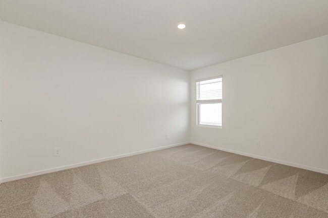Building Photo - 543 Artemis St