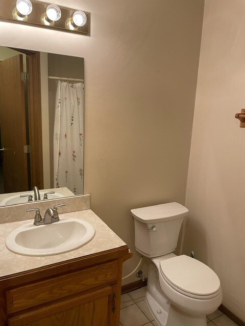 Building Photo - 592 Hilltop Ter